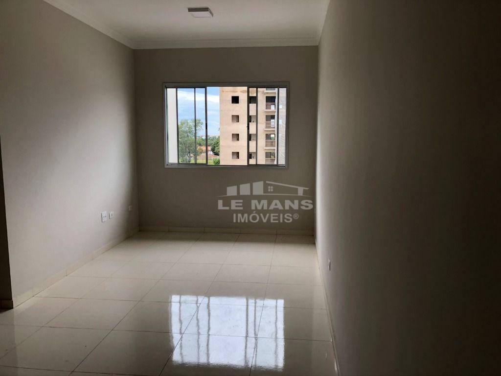 Apartamento à venda com 3 quartos, 70m² - Foto 1