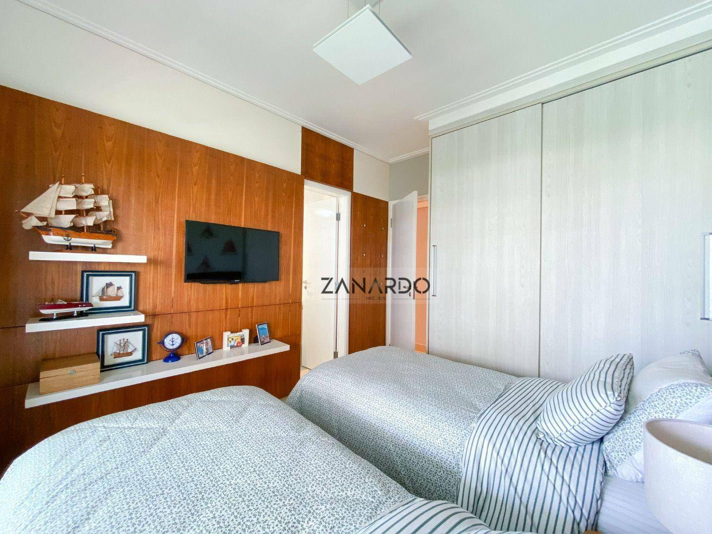 Apartamento à venda com 4 quartos, 193m² - Foto 18