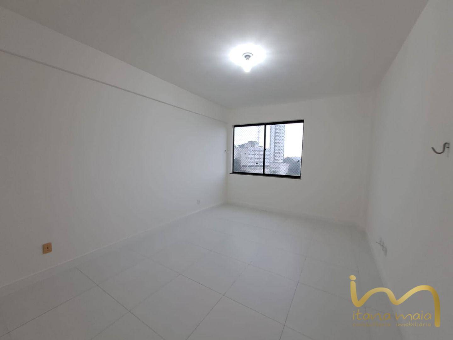 Apartamento à venda com 2 quartos, 70m² - Foto 2