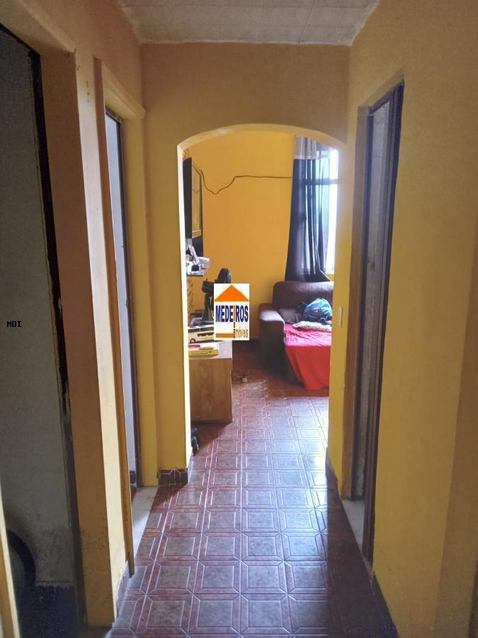 Casa à venda com 2 quartos, 100m² - Foto 1