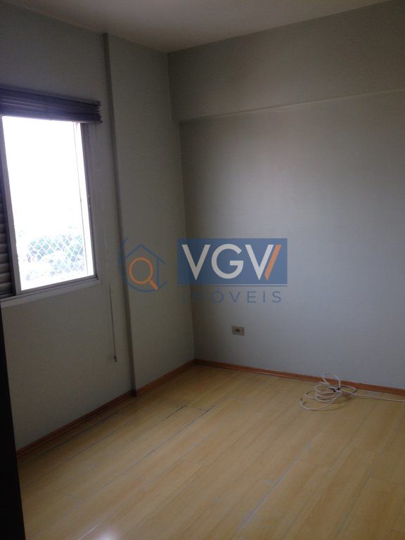 Apartamento à venda com 2 quartos, 70m² - Foto 4