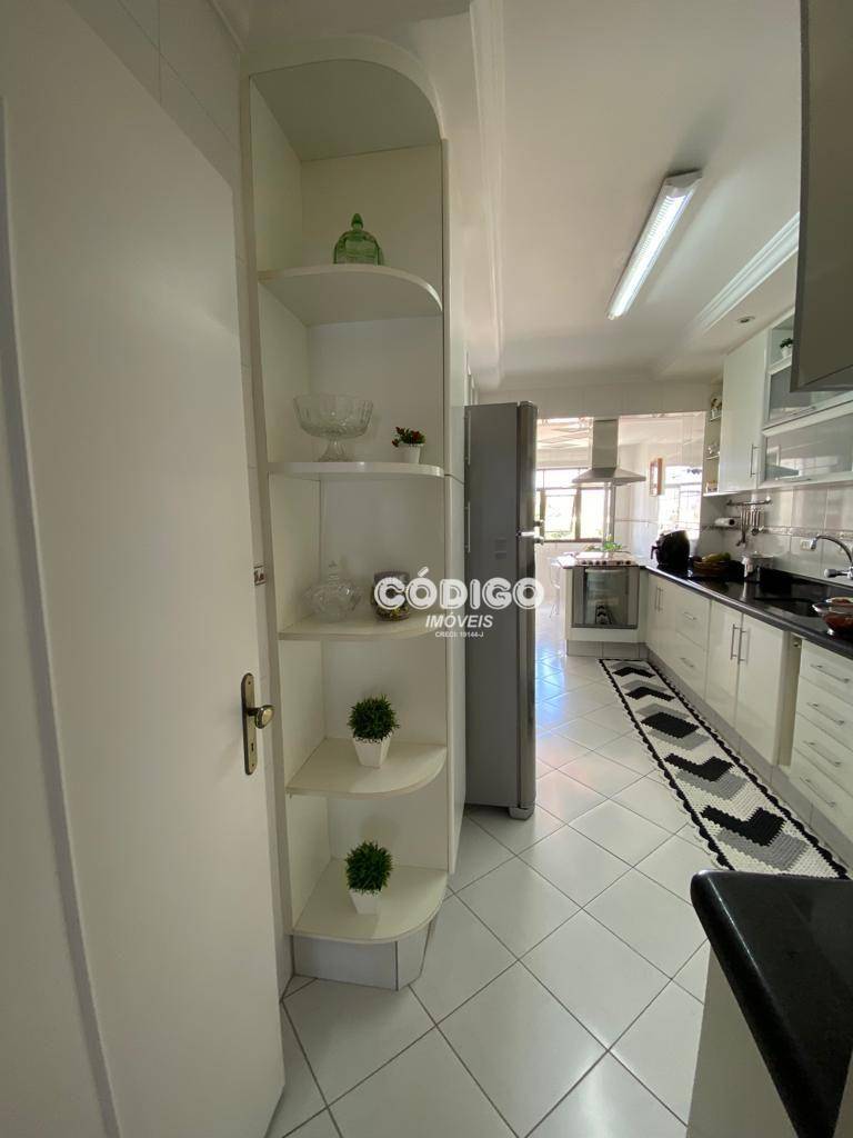 Apartamento à venda com 3 quartos, 144m² - Foto 11