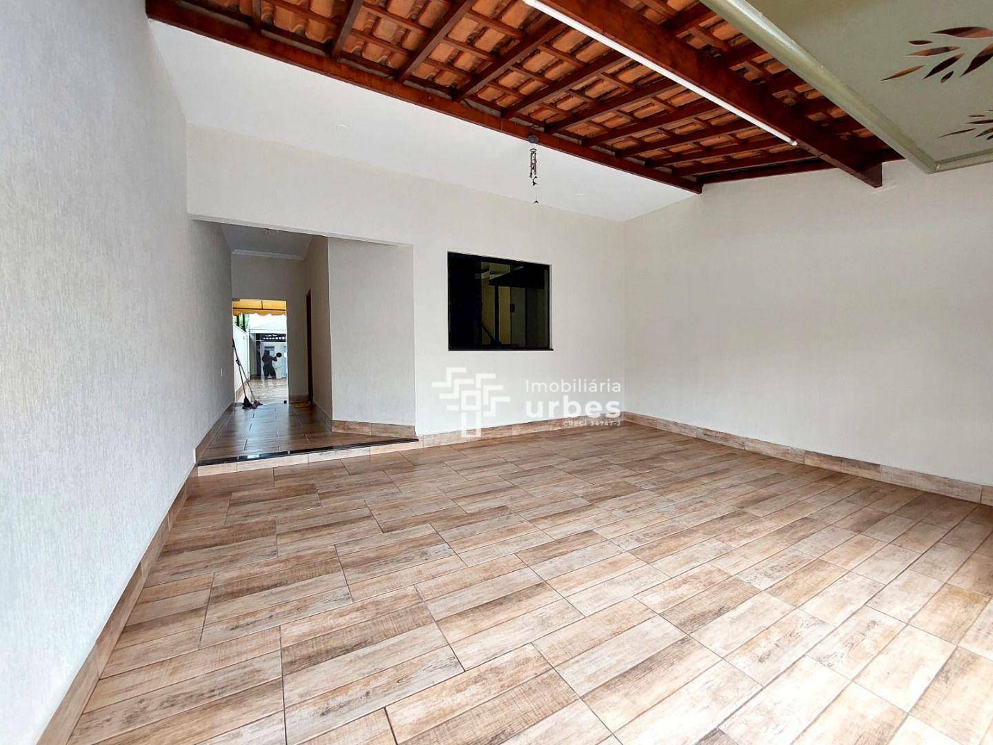 Casa para alugar com 3 quartos, 230m² - Foto 1