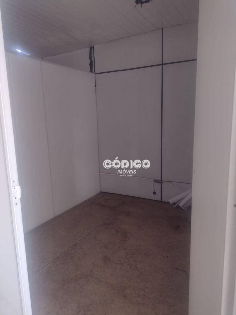 Depósito-Galpão-Armazém para alugar, 700m² - Foto 24