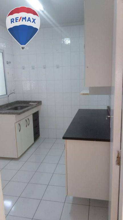 Casa para alugar com 2 quartos, 85m² - Foto 11