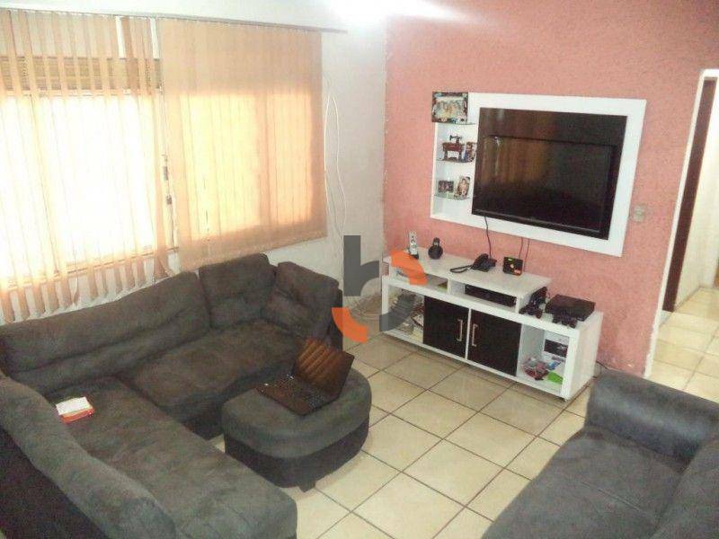 Casa à venda com 2 quartos, 100m² - Foto 1