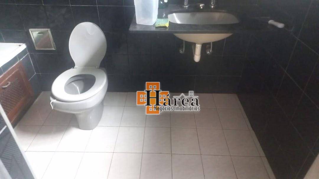 Casa à venda com 3 quartos, 243m² - Foto 9