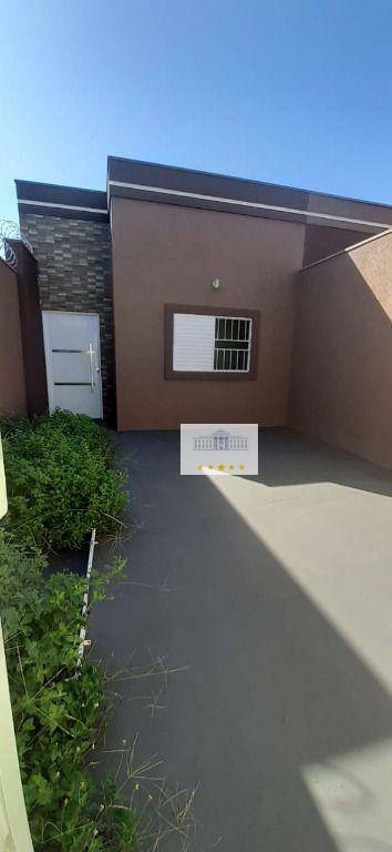 Casa à venda com 2 quartos, 69m² - Foto 1