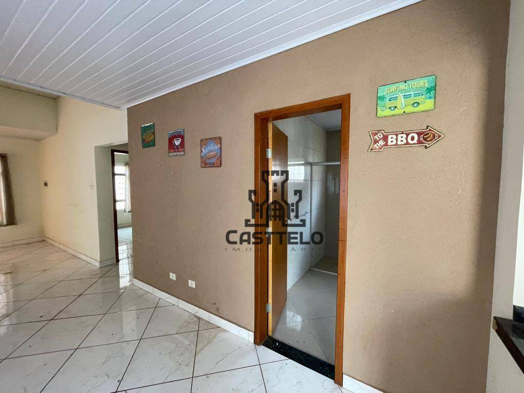 Casa à venda com 4 quartos, 200m² - Foto 4