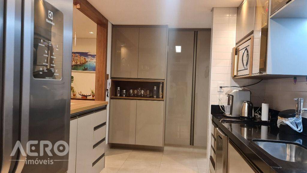 Apartamento à venda com 3 quartos, 143m² - Foto 8