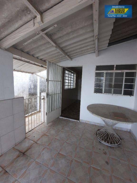 Casa à venda e aluguel com 6 quartos, 329m² - Foto 17