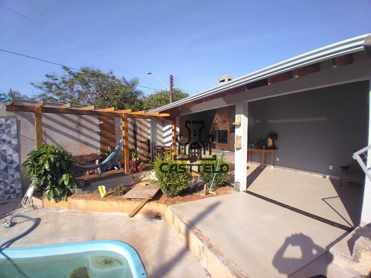 Casa à venda com 4 quartos, 300m² - Foto 1