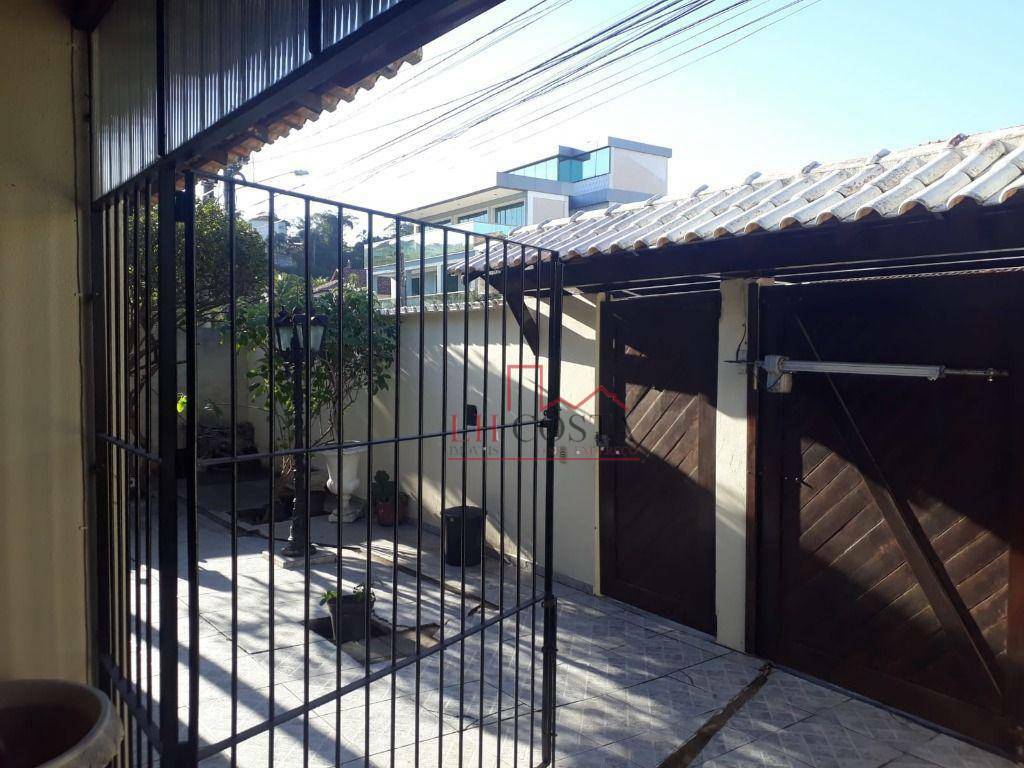 Casa à venda com 3 quartos, 270m² - Foto 3