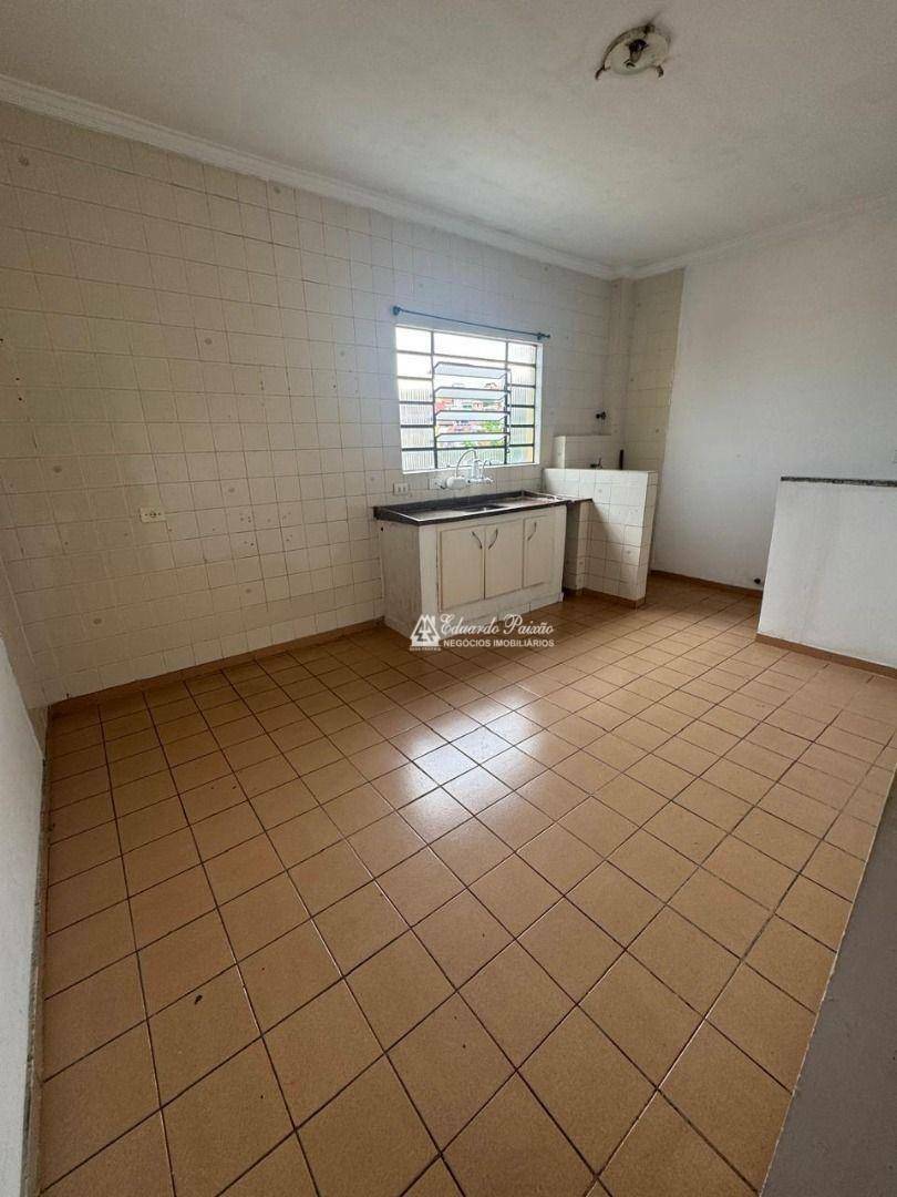 Apartamento para alugar com 3 quartos, 80m² - Foto 5