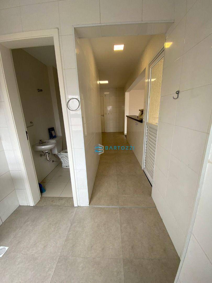 Apartamento para alugar com 3 quartos, 124m² - Foto 11