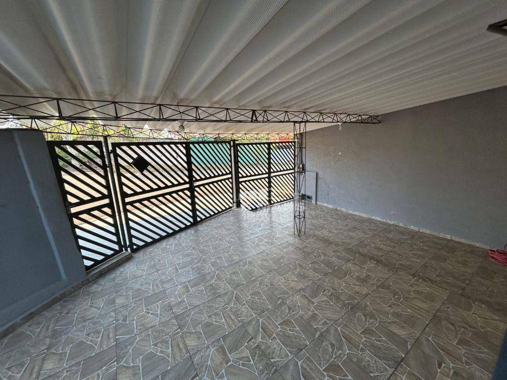 Casa à venda com 3 quartos, 67m² - Foto 2