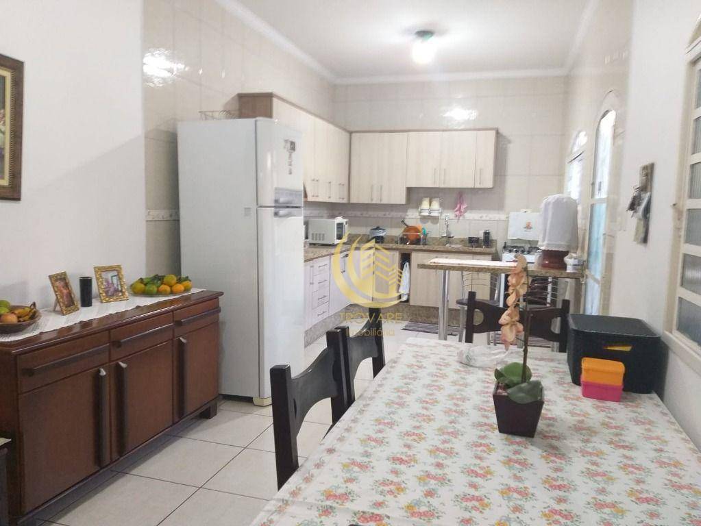 Casa à venda com 3 quartos, 216m² - Foto 17