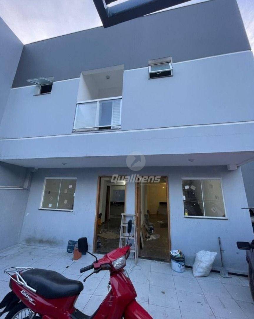 Sobrado à venda com 2 quartos, 60m² - Foto 1