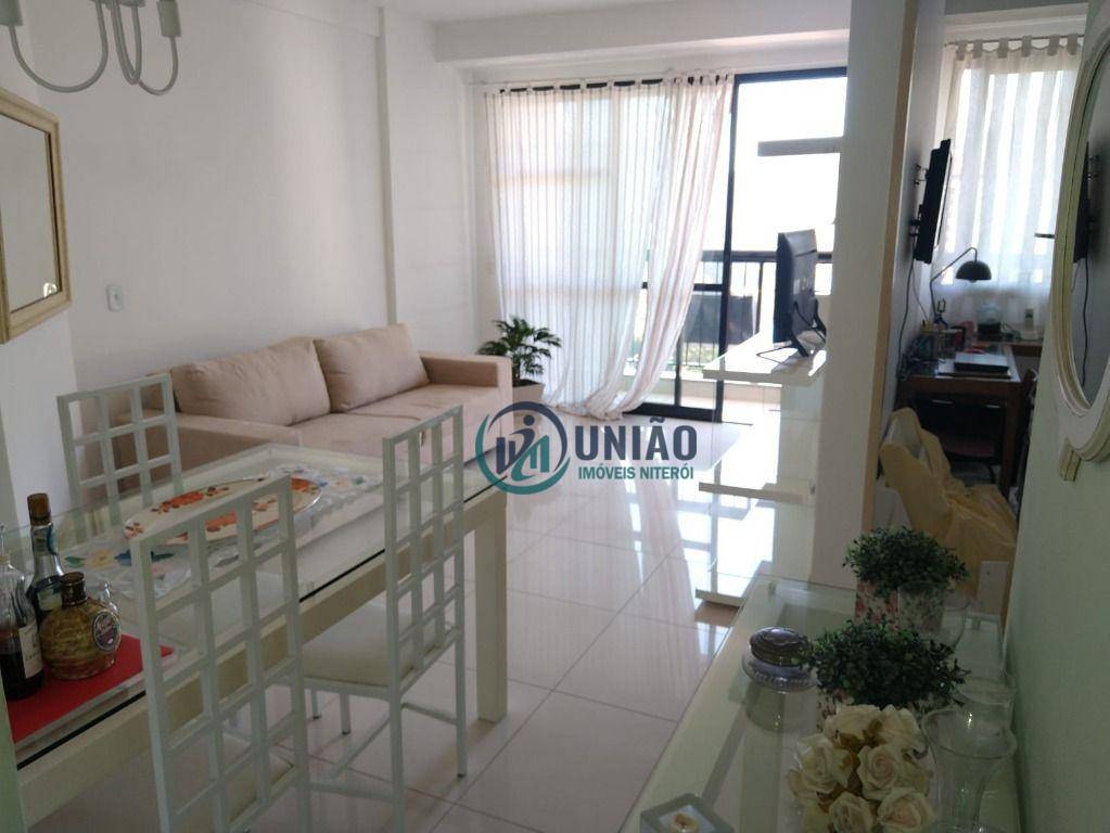 Apartamento à venda com 3 quartos, 110m² - Foto 1