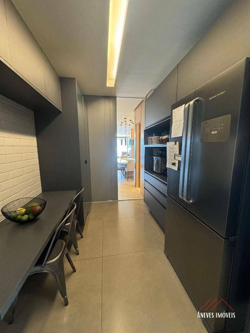 Apartamento à venda com 3 quartos, 200m² - Foto 9