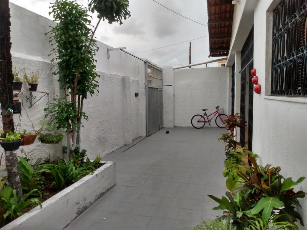 Casa à venda com 5 quartos, 300m² - Foto 2