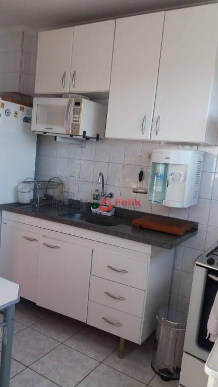 Apartamento à venda com 2 quartos, 75m² - Foto 4