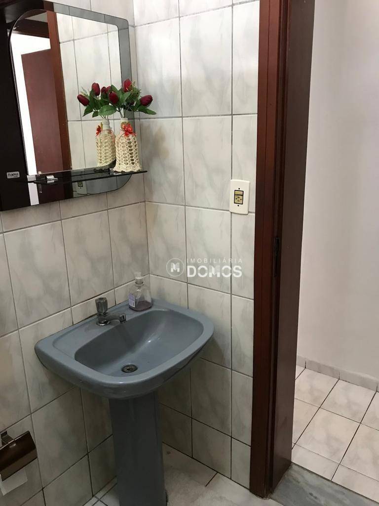 Casa à venda com 4 quartos, 200m² - Foto 26