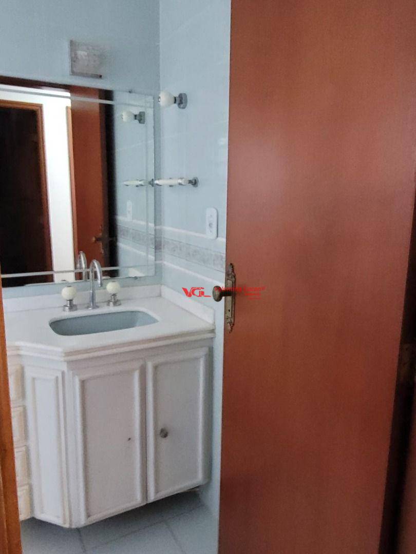 Apartamento para alugar com 3 quartos, 204m² - Foto 25