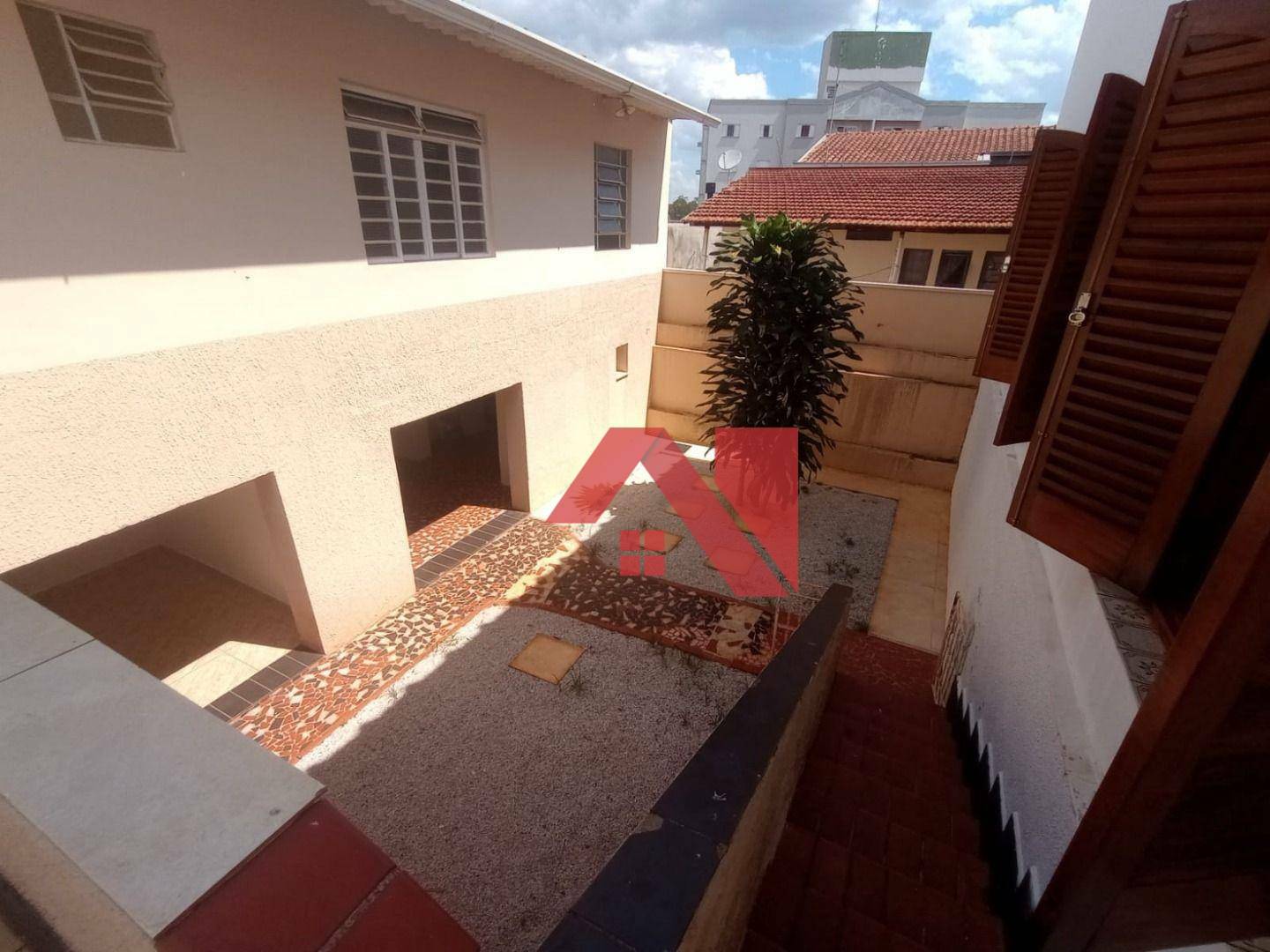 Casa à venda com 3 quartos, 218m² - Foto 29