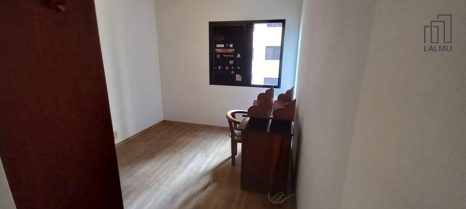 Apartamento para alugar com 4 quartos, 130m² - Foto 13