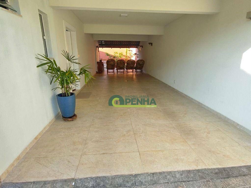 Casa à venda com 4 quartos, 207m² - Foto 1