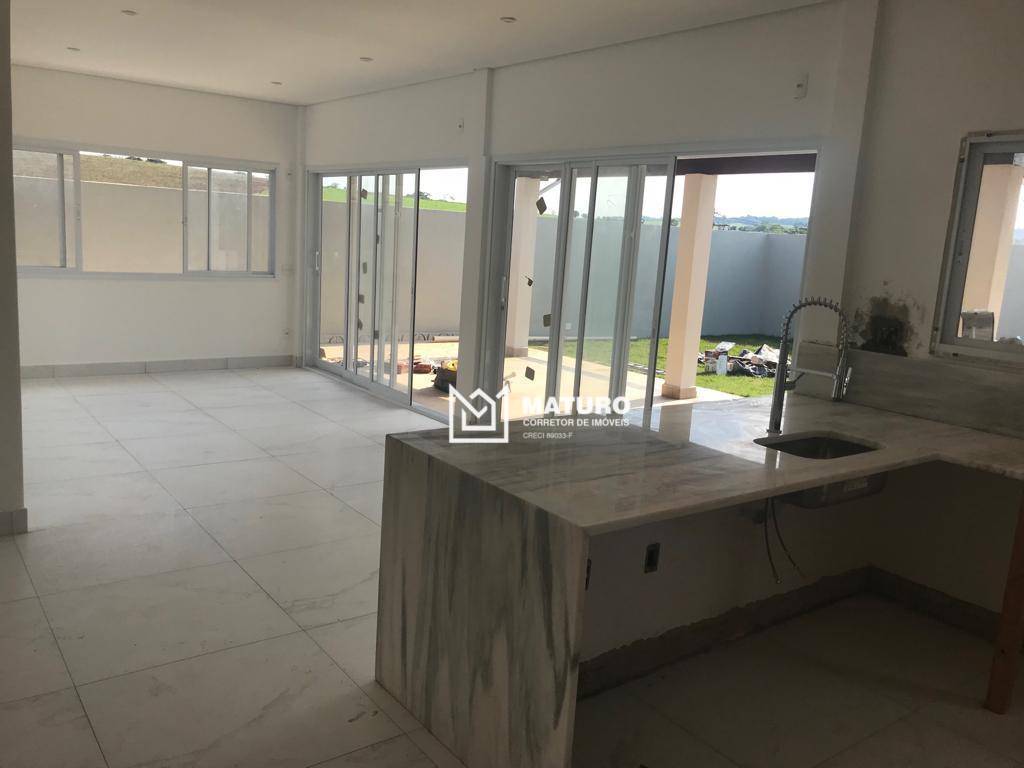 Casa à venda com 3 quartos, 243m² - Foto 2