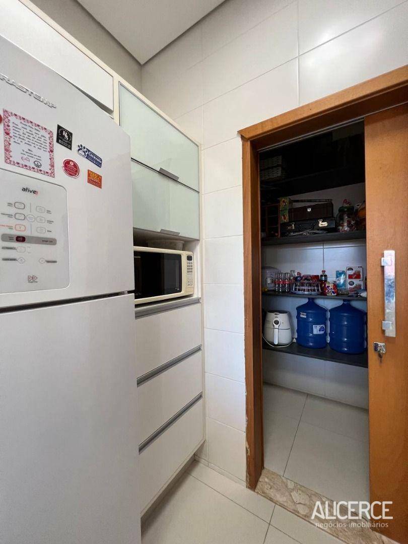 Casa de Condomínio à venda com 3 quartos, 219m² - Foto 18