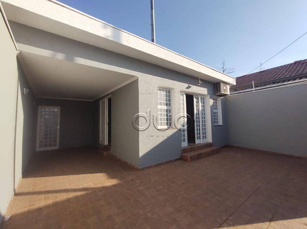 Casa à venda com 3 quartos, 204m² - Foto 2