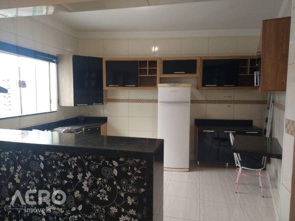 Casa para alugar com 3 quartos, 210m² - Foto 26