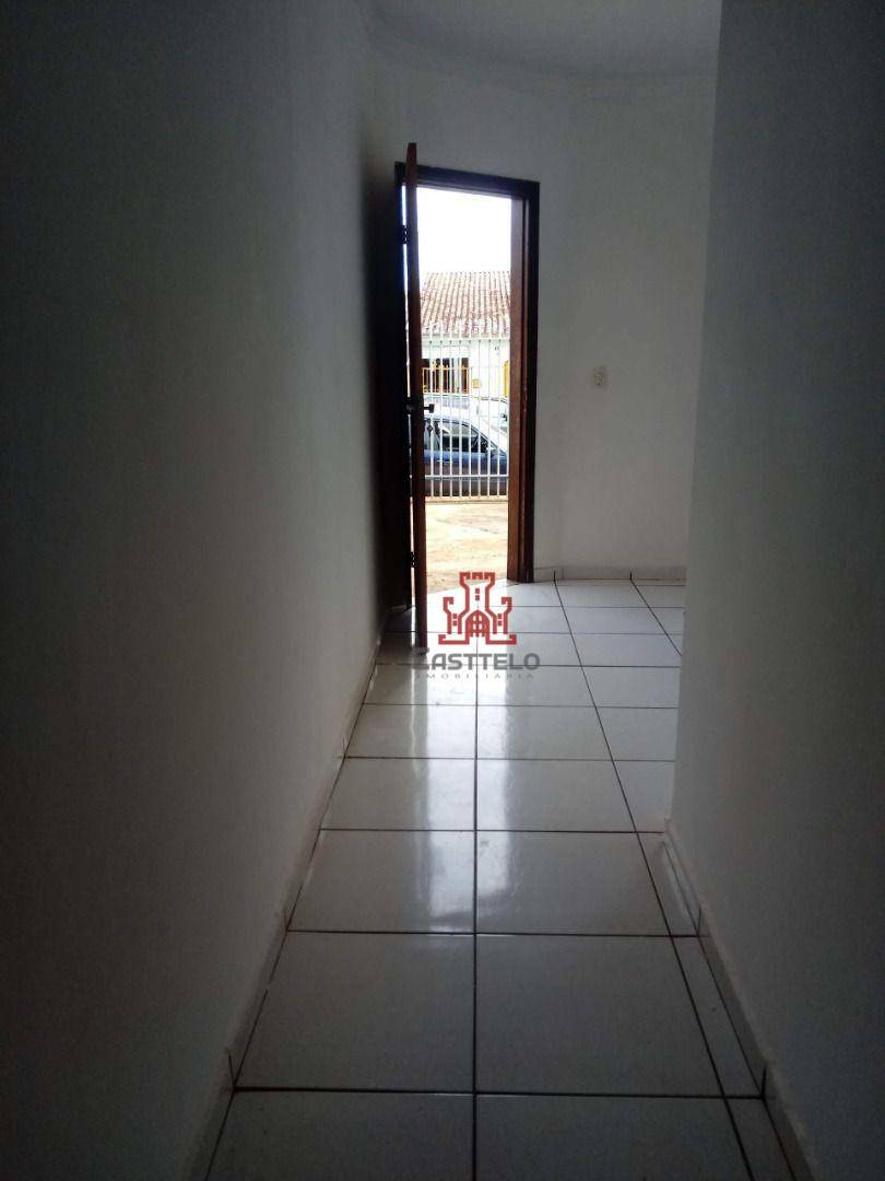 Casa à venda com 3 quartos, 70m² - Foto 12