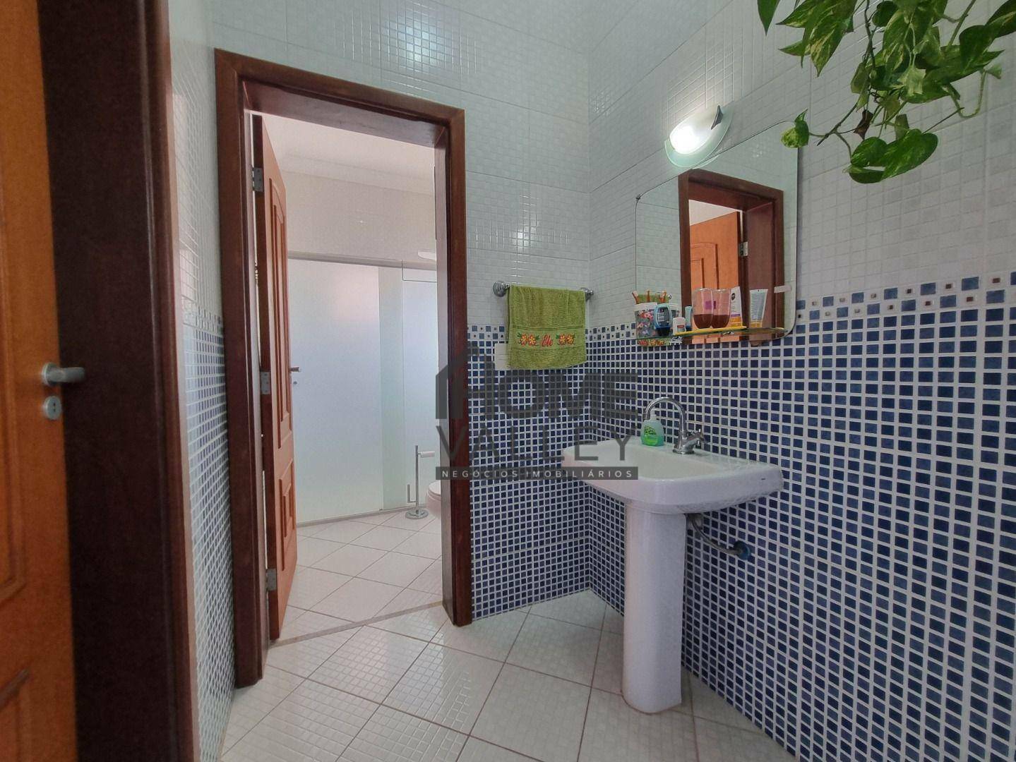 Casa de Condomínio à venda com 3 quartos, 330m² - Foto 25