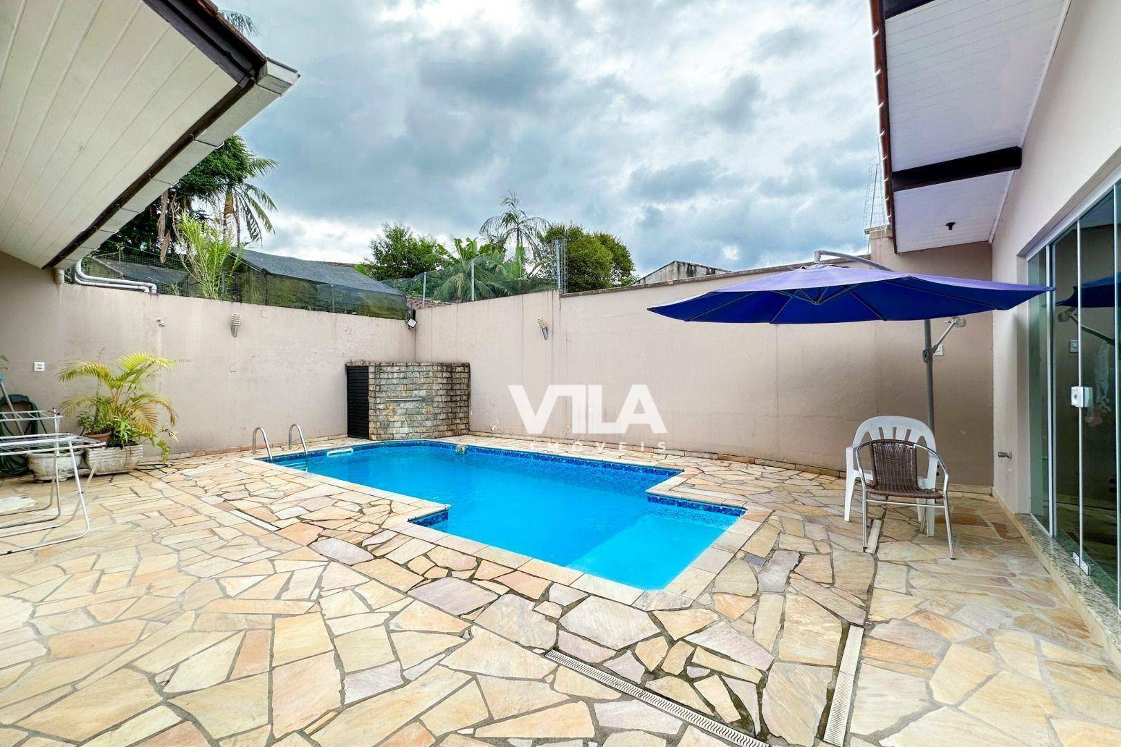 Casa à venda com 3 quartos, 200m² - Foto 1