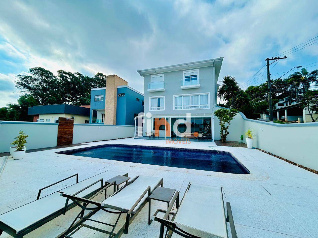 Casa de Condomínio à venda e aluguel com 4 quartos, 630m² - Foto 1