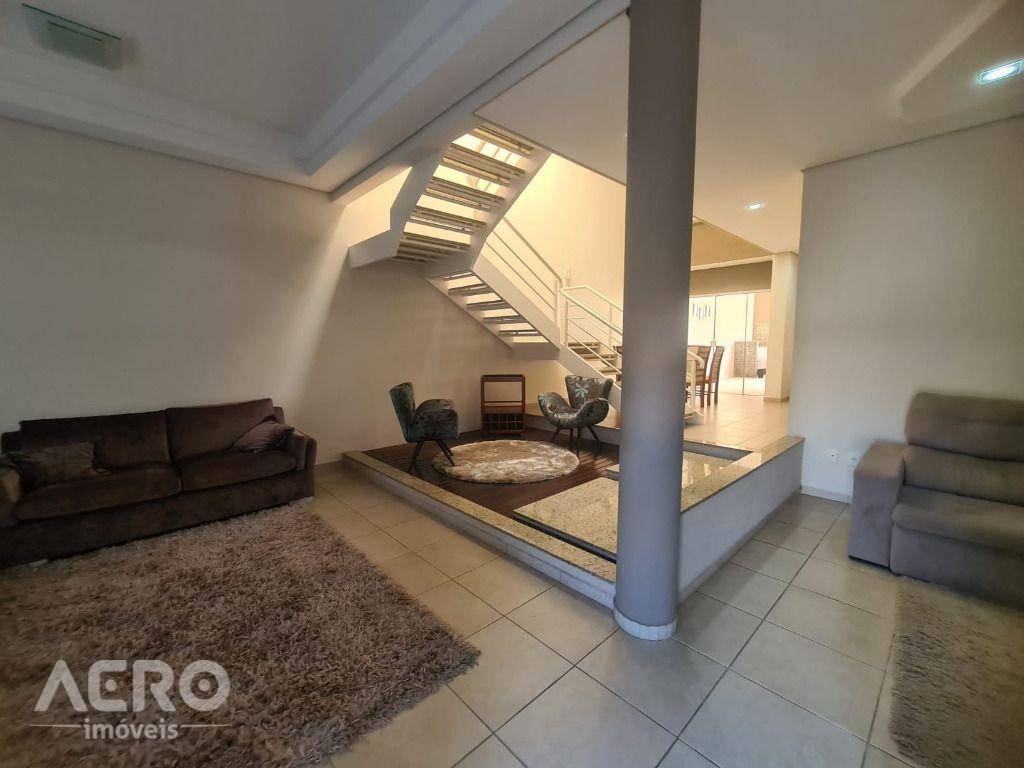 Casa à venda com 3 quartos, 340m² - Foto 10