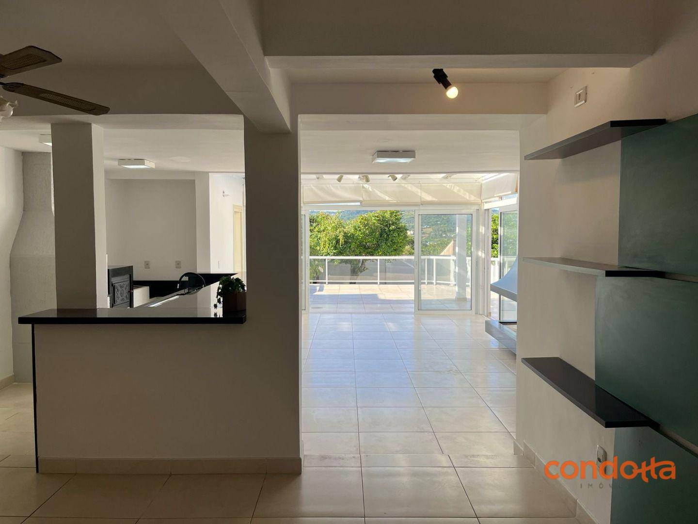 Casa para alugar com 4 quartos, 300m² - Foto 13