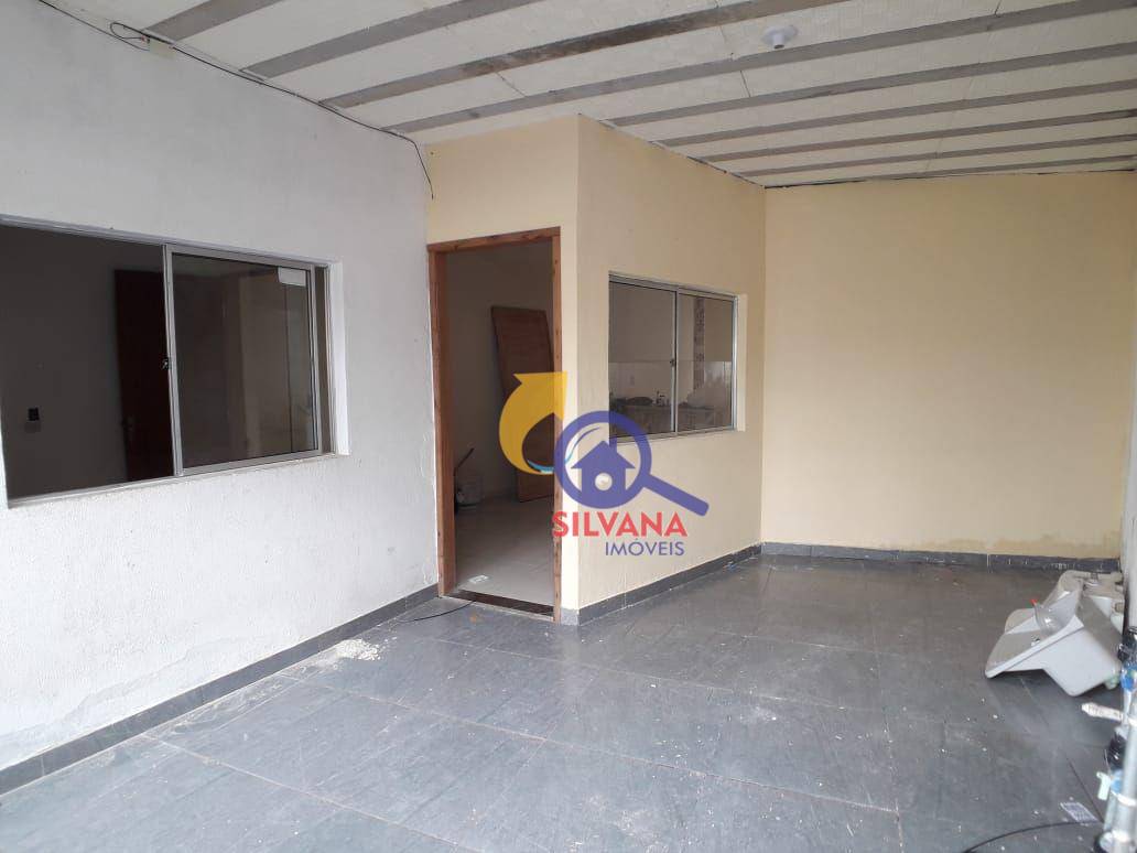 Casa à venda com 2 quartos, 70m² - Foto 1