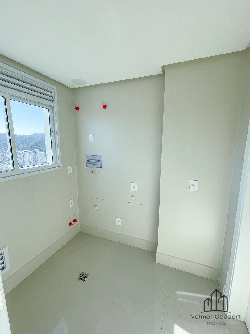 Apartamento à venda com 2 quartos, 140m² - Foto 5