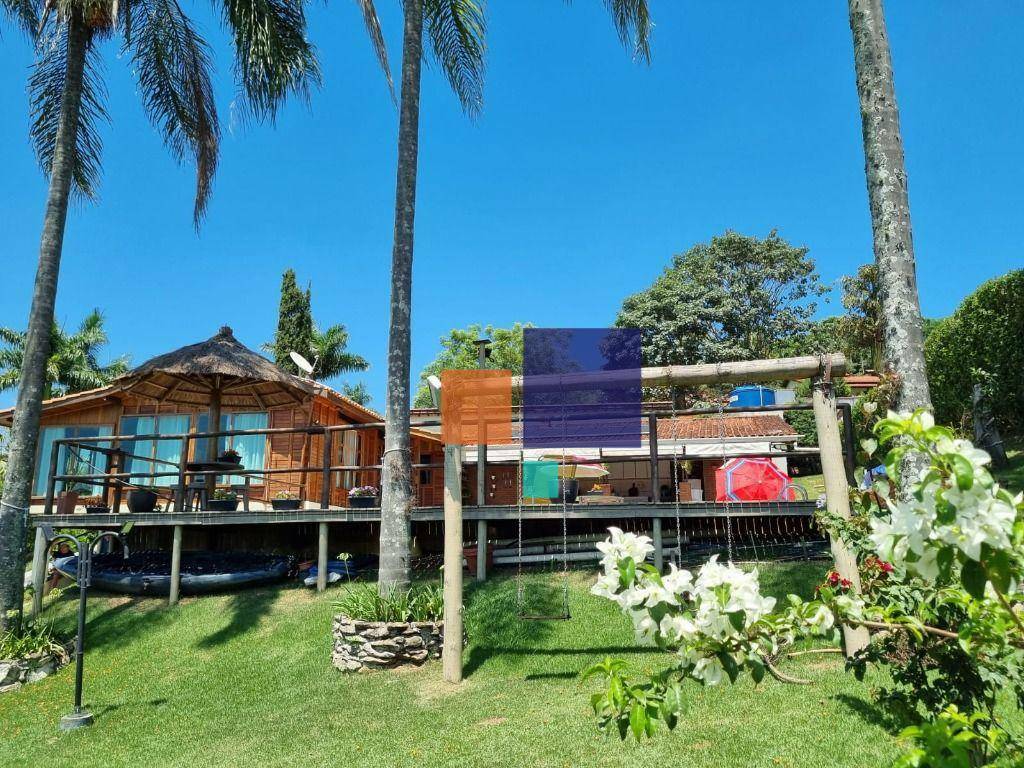 Casa de Condomínio à venda com 3 quartos, 221m² - Foto 4