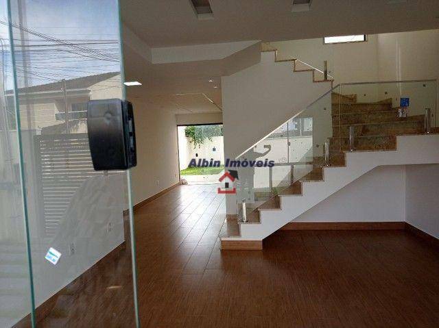 Casa à venda com 4 quartos, 210m² - Foto 3