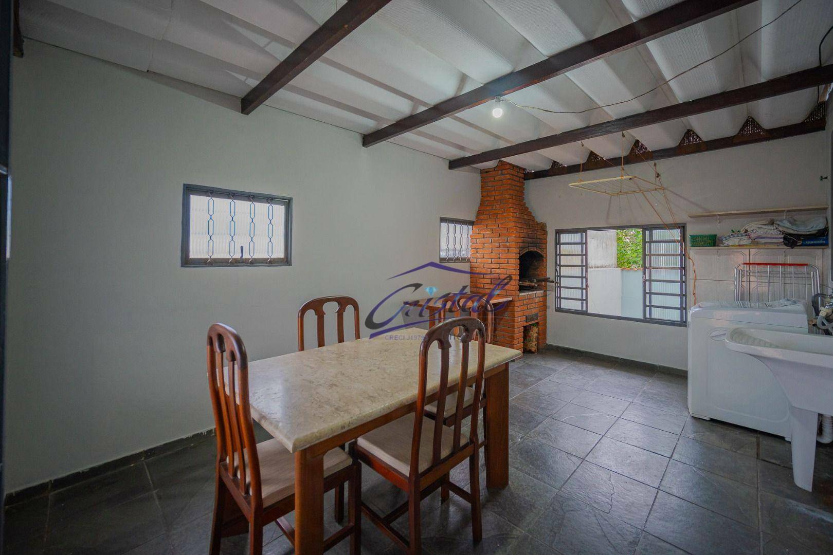 Casa à venda com 3 quartos, 331m² - Foto 35