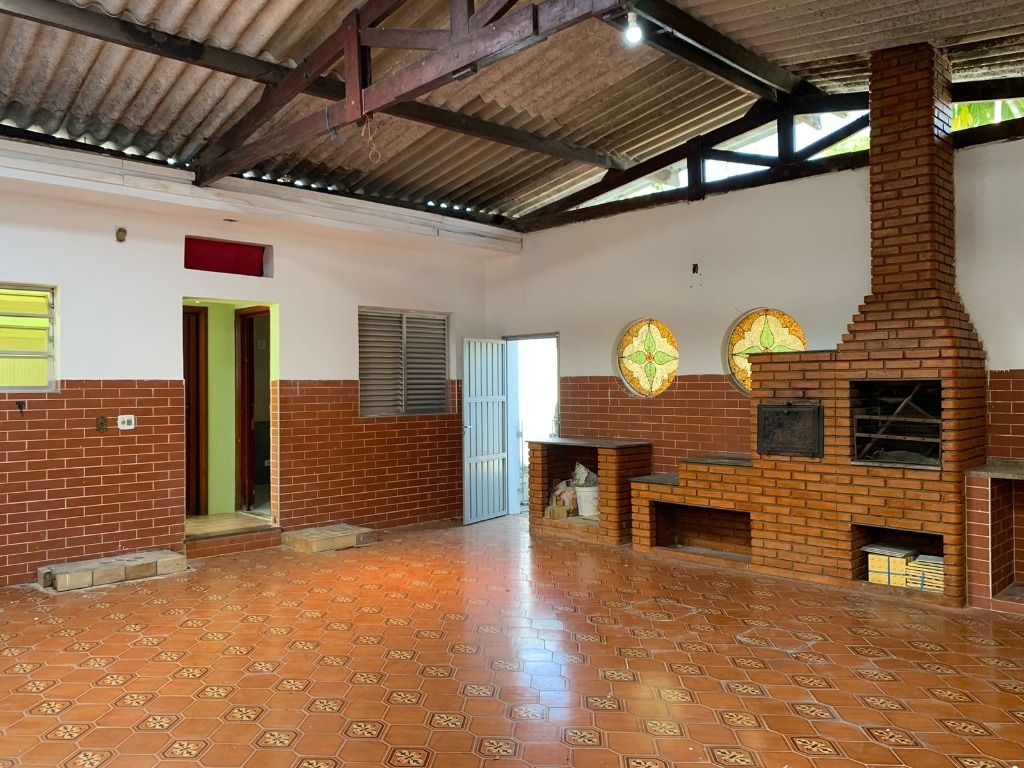 Casa à venda e aluguel com 3 quartos, 260m² - Foto 2