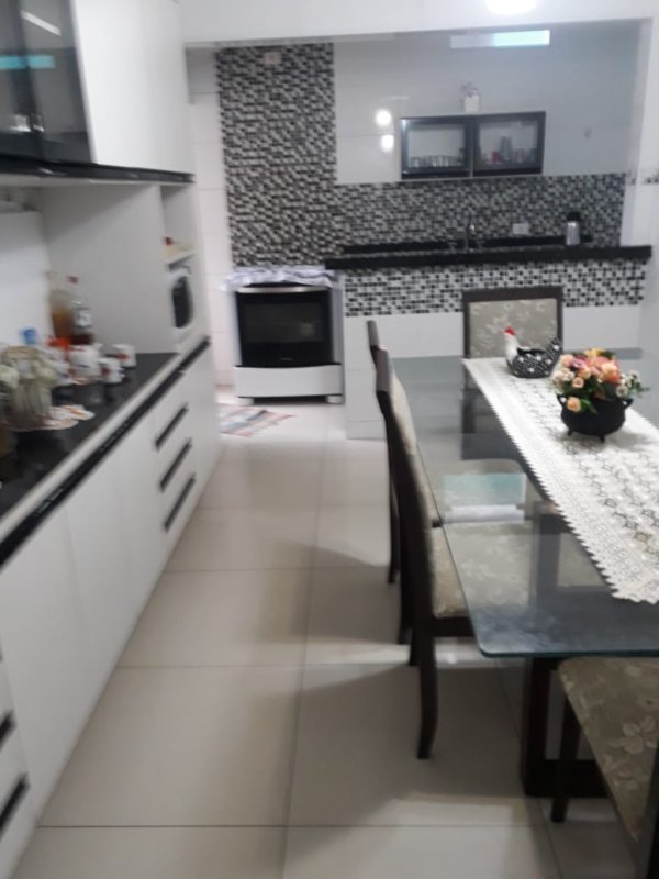 Casa à venda com 2 quartos, 78m² - Foto 1