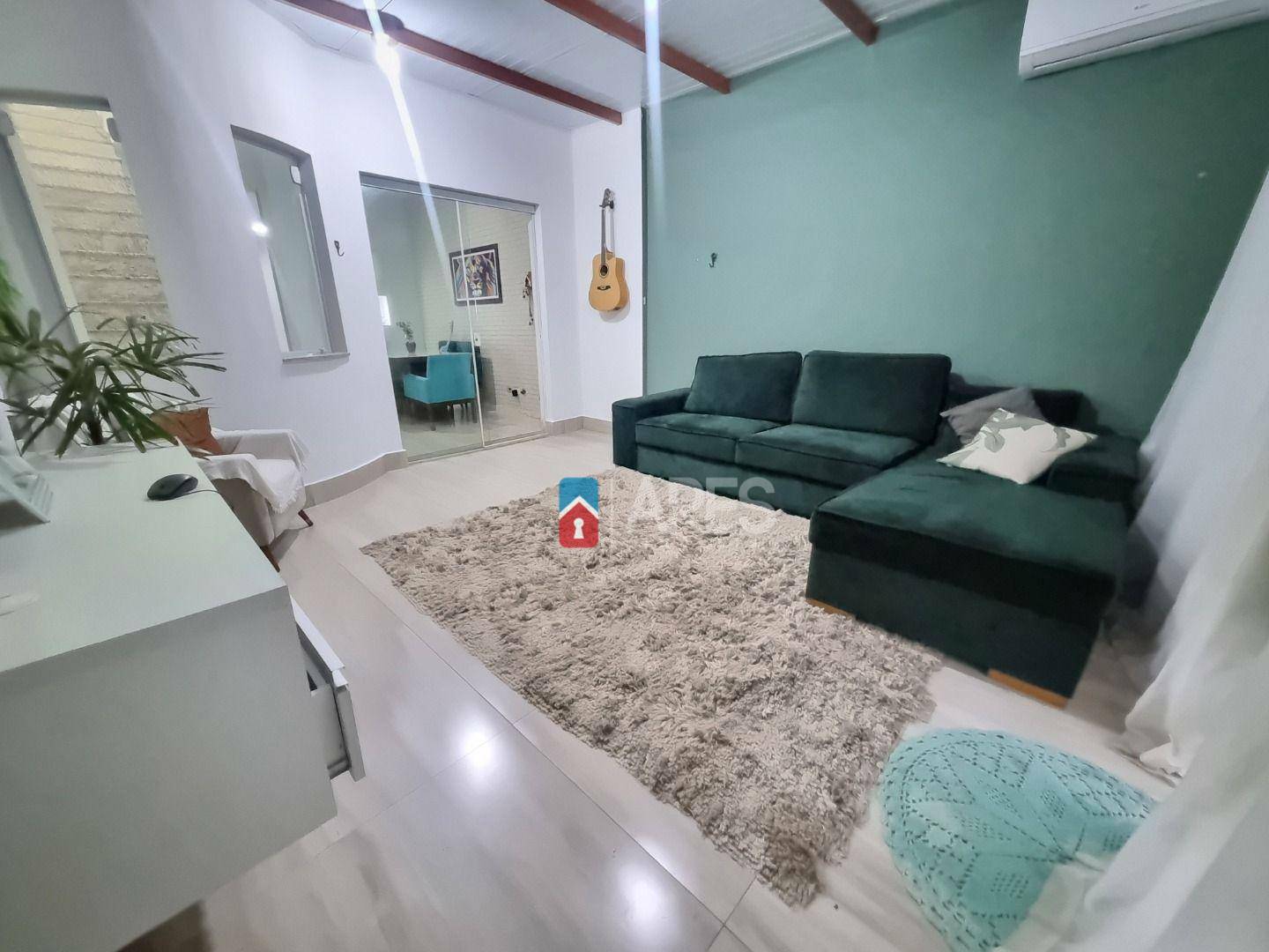 Casa à venda com 3 quartos, 90m² - Foto 1