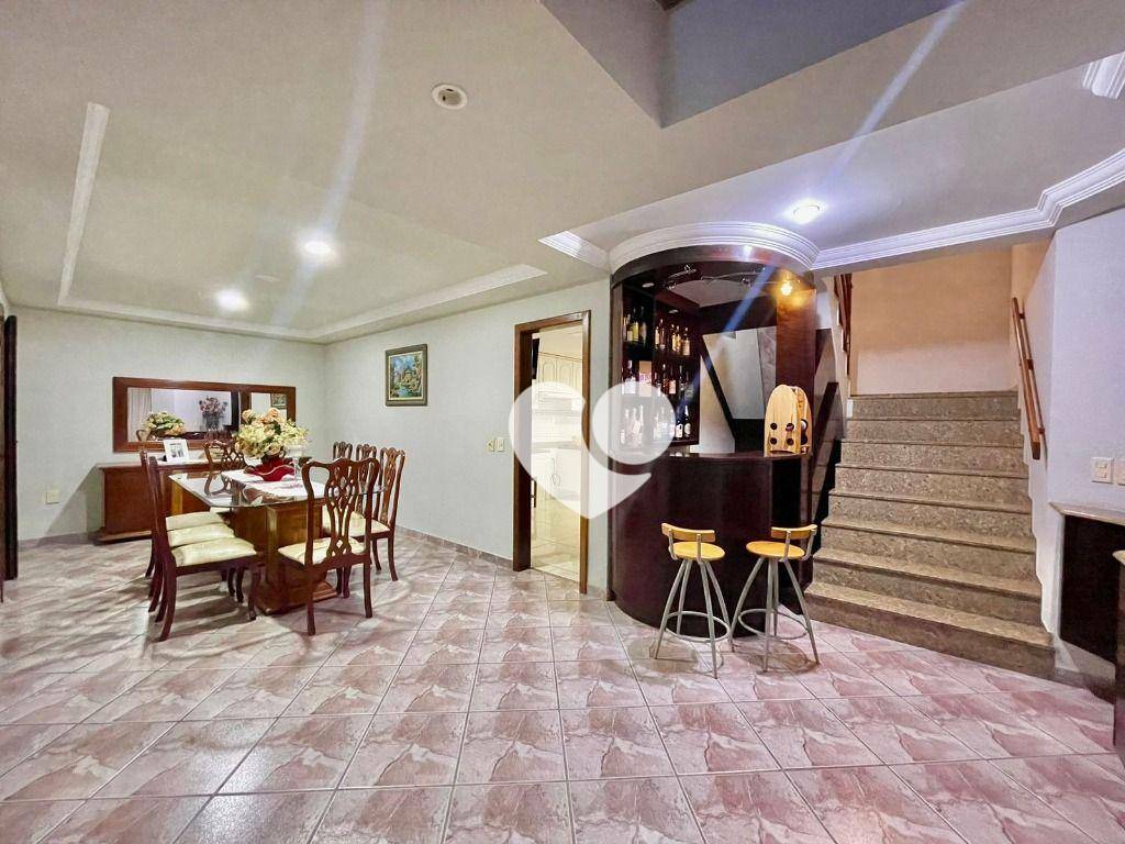 Casa à venda com 6 quartos, 428m² - Foto 4